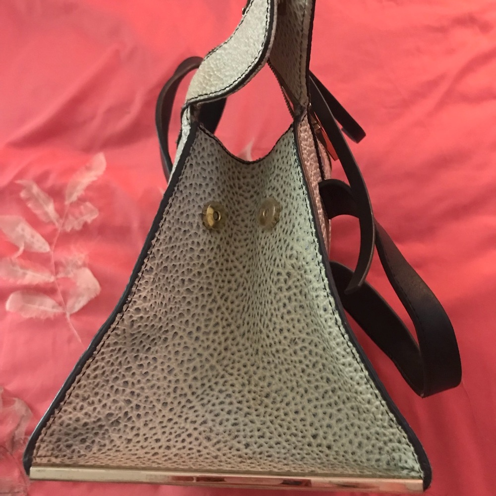 Handbags - Picture 3 of 5